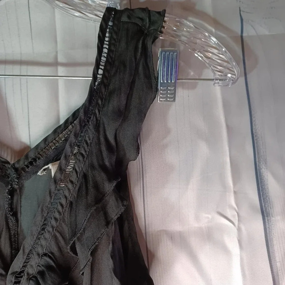 H&M sleeveless ruffle black top - Picture 4 of 7